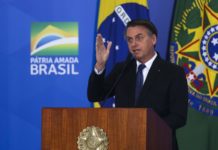 Bolsonaro veta isenção de cobrança de bagagem em voos domésticos Presidente Jair Bolsonaro