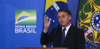 Bolsonaro veta isenção de cobrança de bagagem em voos domésticos Presidente Jair Bolsonaro