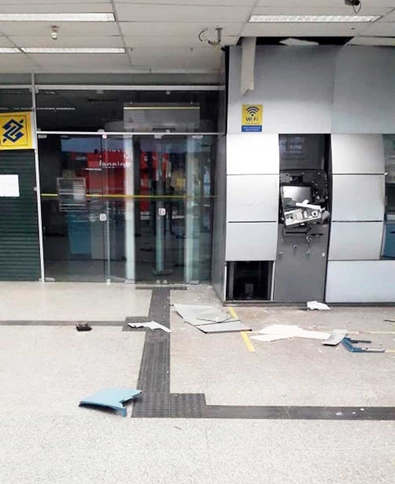 Ceará-Mirim Notícias | Bandidos explodem caixa de banco em Natal