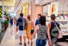 Trabalho aos domingos: Liberação exige escala de folgas; veja o que muda para trabalhadores