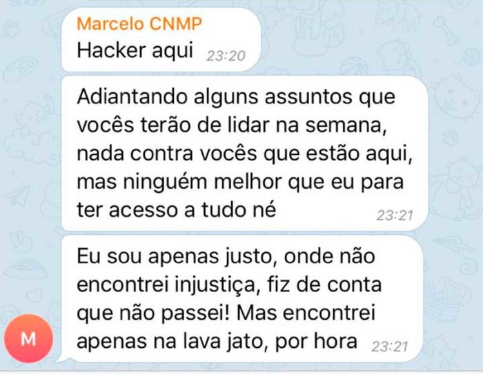 Reprodução de troca de mensagens de hacker com procurador — Foto: Reprodução