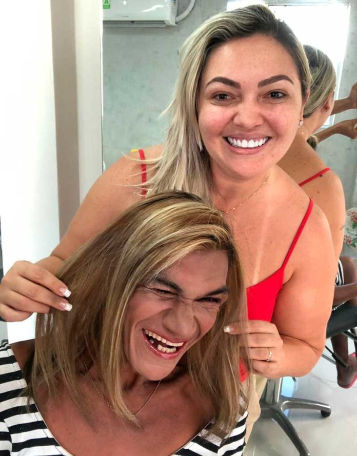 Ana Paula passou por transformação no salão de beleza