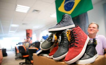 Após disputa com Centauro, Magazine Luiza compra Netshoes Modelos de tênis de cano alto no departamento comercial da Netshoes -Zanone Fraissat / Folhapress