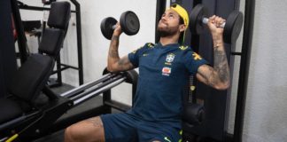 Neymar se defende de acusação de estupro e mostra suposta conversa