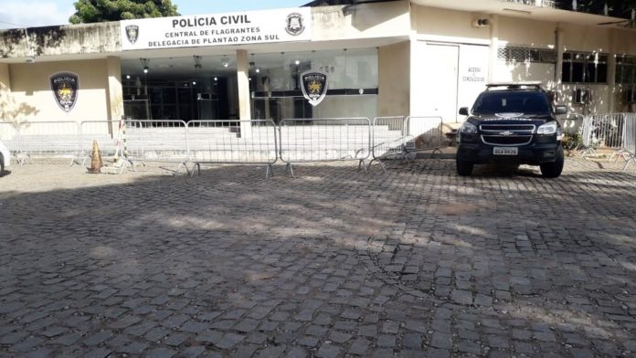 O preso foi levado para a Central de Flagrantes da Delegacia de Plantão da Zona Sul da cidade, onde permanece detido, esperando que a Justiça esclareça o ocorrido — Foto: Klênyo Galvão/Inter TV Cabugi