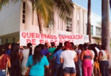 Mulheres de detentos de Alcaçuz fazem protesto e pedem separação de facções dentro do presídio no RN Mulheres de detentos da Penitenciária de Alcaçuz fazem protesto no Centro Administrativo do Governo do RN