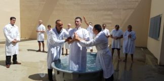 Assembleia de Deus batiza nas águas presos da Cadeia de Ceará-Mirim