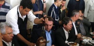 Números desmentem Bolsonaro e mostram que, sim, existe fome no Brasil Dados sobre a insegurança alimentar tratam da possibilidade de acesso a uma alimentação básica composta por café da manhã, almoço e jantar | Foto: Jorge William / Agência O Globo