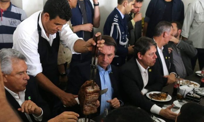 Dados sobre a insegurança alimentar tratam da possibilidade de acesso a uma alimentação básica composta por café da manhã, almoço e jantar | Foto: Jorge William / Agência O Globo