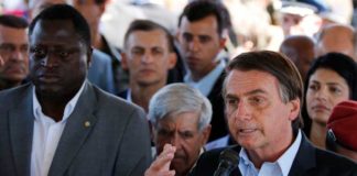 Bolsonaro defende redução da carga tributária Bolsonaro disse hoje, no Rio de Janeiro, que o Brasil tem que reduzir a carga de impostos (Fernando Frazão/Agência Brasil)