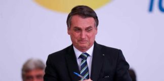 Bolsonaro chama de ‘melancia’ general que o criticou por fala sobre nordestinos O presidente Jair Bolsonaro durante solenidade alusiva aos 200 dias de governo, no Palácio do Planalto / Foto: Pedro Ladeira/Folhapress