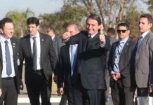 Bolsonaro: “Se Deus quiser”, Eduardo será embaixador nos EUA Bolsonaro disse que Eduardo já tem vontade de morar nos Estados Unidos “há muito tempo”. Foto: Antonio Cruz/Agência Brasil
