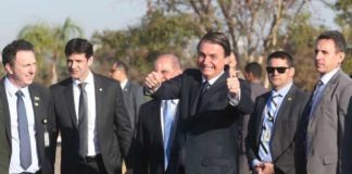 Bolsonaro: “Se Deus quiser”, Eduardo será embaixador nos EUA Bolsonaro disse que Eduardo já tem vontade de morar nos Estados Unidos “há muito tempo”. Foto: Antonio Cruz/Agência Brasil