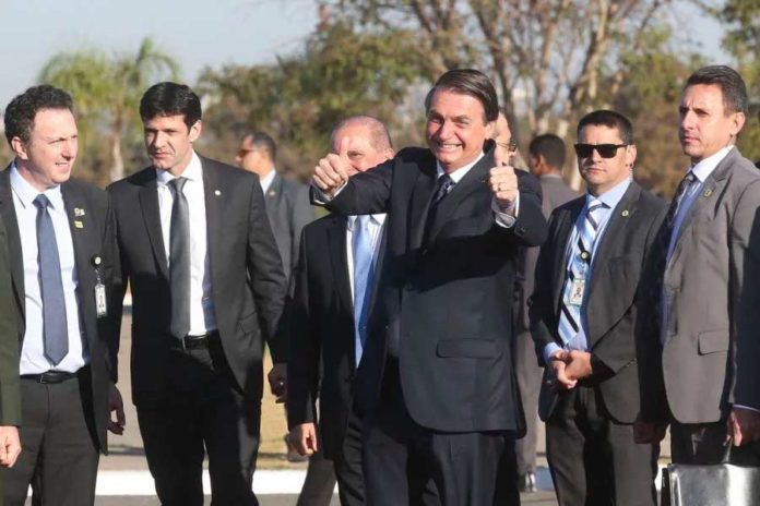 Bolsonaro disse que Eduardo já tem vontade de morar nos Estados Unidos “há muito tempo”. Foto: Antonio Cruz/Agência Brasil