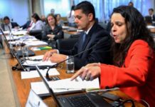 Notáveis arrependidos abandonam o barco de Jair Bolsonaro