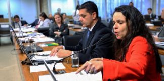 Notáveis arrependidos abandonam o barco de Jair Bolsonaro