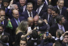 Câmara aprova texto-base da Previdência por 379 votos a 131 Votação do texto base da reforma da previdencia social, no plenário da Câmara dos Deputados. Brasilia, 10-07-2019. Foto: Sérgio Lima/PODER 360