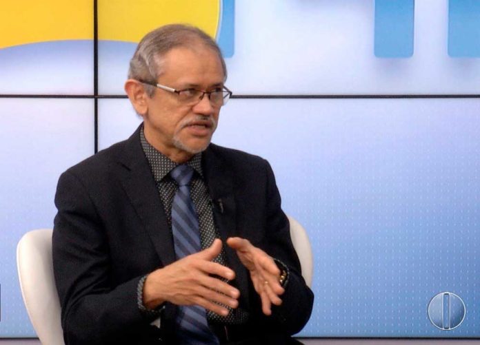 Roberto Linhares, diretor presidente da Caern — Foto: Reprodução/Inter TV Cabugi