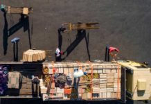 Quase 2 mil caminhoneiros se mobilizam em grupos de WhatsApp por paralisação