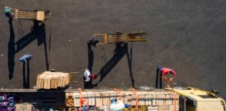 Quase 2 mil caminhoneiros se mobilizam em grupos de WhatsApp por paralisação