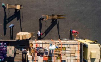 Quase 2 mil caminhoneiros se mobilizam em grupos de WhatsApp por paralisação