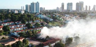 Incêndio atinge hotel na praia de Ponta Negra em Natal Fumaça que saiu de hotel em que aconteceu incêndio em Ponta Negra, na Zona Sul de Natal, se espalhou pela praia — Foto: Thiago Queiroga