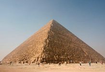 Americano é detido por tirar foto com nádegas de fora nas Pirâmides do Egito A Grande Pirâmide de Gizé, também conhecida como Pirâmide de Quéops ou Khufu — Foto: Nina Aldin Thune/CC0 Creative Commons