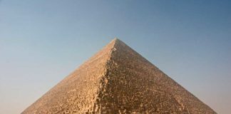 Americano é detido por tirar foto com nádegas de fora nas Pirâmides do Egito A Grande Pirâmide de Gizé, também conhecida como Pirâmide de Quéops ou Khufu — Foto: Nina Aldin Thune/CC0 Creative Commons