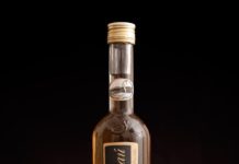 Cachaça do RN é considerada a melhor do mundo em avaliação de revista dos Estados Unidos Samanaú envelhecida foi considerada a melhor do mundo — Foto: Divulgação