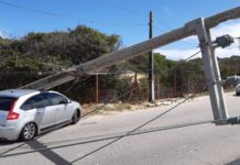 Motorista perde controle de carro, derruba poste e interdita a Via Costeira em Natal Carro derrubou poste em acidente na Via Costeira, em Natal, na manhã desta sexta-feira (12). — Foto: Sérgio Henrique Santos/Inter TV Cabugi