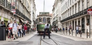 Portugal quer simplificar burocracia para brasileiros conseguirem visto Lisboa: alta procura de brasileiros pela cidadania portuguesa Foto: Hermes de Paula / Agência O Globo