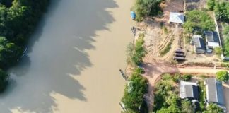 Esquema ilegal envolvendo garimpeiros no Pará movimenta 20 toneladas de ouro da Amazônia por ano Garimpeiros extraem as pedras na Bacia do Tapajós, no Pará Foto: Reprodução