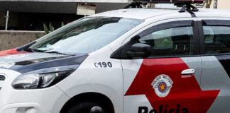 PM investiga se policiais fardados estavam bebendo em bar de SP Viatura da Polícia Militar no centro de São Paulo - Rubens Cavallari - 15.fev.19/Folhapress