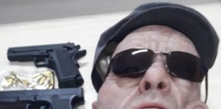 Com máscara de idoso, homem tenta assaltar banco em Santa Catarina Máscara e revólveres falsos usado por homem em tentativa de assalto a banco em Jaraguá do Sul SC - Polícia Civil Jaraguá do Sul/SC