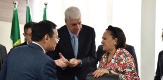 Governadora Fátima se reúne com executivos da maior usina nuclear da China