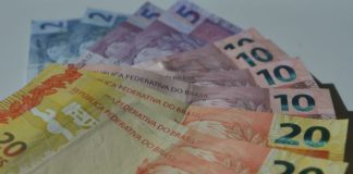 Governo propõe salário mínimo de R$ 1.039 em 2020 Dinheiro - Fotos: Marcello Casal/Agencia Brasil