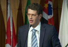 Ministro do Meio Ambiente, Ricardo Salles, é internado em Brasília O ministro Ricardo Salles em evento nesta segunda-feira (26), participa de evento no Secovi, em São Paulo — Foto: TV Globo/Reprodução