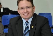 Na PB, prefeito de Patos entrega o cargo