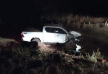 Cinco pessoas morrem em acidente na BR-405 no interior do RN Caminhonete atingiu três motos na BR-405; cinco pessoas morreram — Foto: Thiago Aragão