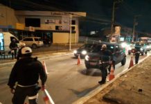 Carro com R$ 11 mil em multas é apreendido em blitz da Lei Seca em Natal; 19 são autuados por embriaguez Blitz foi realizada na madrugada desta quinta (15) na Av. Ayrton Senna, uma das mais movimentadas de Natal — Foto: PMRN/Divulgação