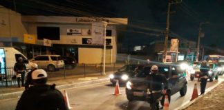 Carro com R$ 11 mil em multas é apreendido em blitz da Lei Seca em Natal; 19 são autuados por embriaguez Blitz foi realizada na madrugada desta quinta (15) na Av. Ayrton Senna, uma das mais movimentadas de Natal — Foto: PMRN/Divulgação