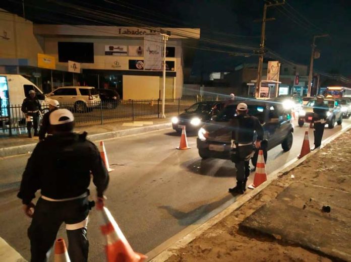 Blitz foi realizada na madrugada desta quinta (15) na Av. Ayrton Senna, uma das mais movimentadas de Natal — Foto: PMRN/Divulgação