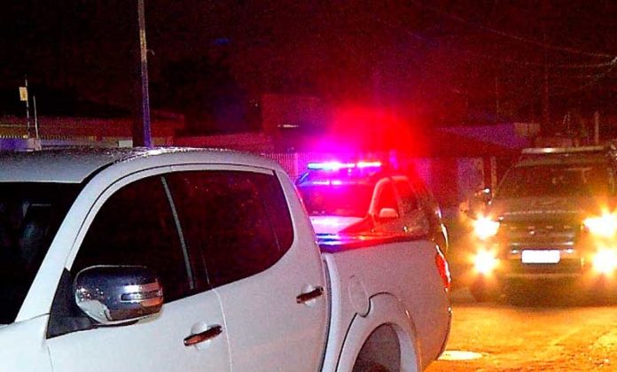 Caminhonete da PGE foi alvo de tentativa de assalto em Natal — Foto: Reprodução/Inter TV Cabugi