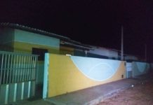 Mortos em chacina no RN tinham envolvimento com o tráfico de drogas, diz delegado Vítimas foram mortas em duas casas vizinhas, na Rua Praia de Touros, em Touros — Foto: Acson Freitas/Inter TV Cabugi