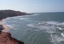 Bombeiros salvam cinco banhistas na Praia do Meio em Natal Praia do Meio - Natal/RN