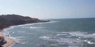 Bombeiros salvam cinco banhistas na Praia do Meio em Natal Praia do Meio - Natal/RN