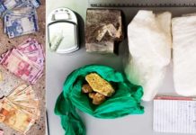 Ação de combate ao tráfico de drogas prende 21 suspeitos no interior do RN Drogas, uma balança de precisão e dinheiro foram apreendidos — Foto: Polícia Civil do RN