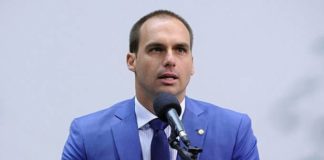MPF entra com ação para barrar Eduardo Bolsonaro em embaixada Eduardo Bolsonaro: indicação de Eduardo é reprovada por 62% dos brasileiros, de acordo com a pesquisa XP/Inespe (Abner Rengel/Wikimedia Commons)