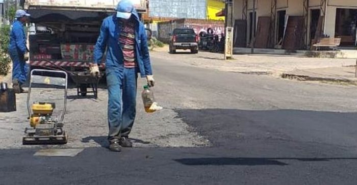 Ideia é iniciar uma operação tapa-buracos pelas estradas do interior com maior tráfego de veículos — Foto: DER-RN