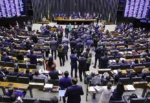 Câmara rejeita destaques da Previdência, e proposta vai ao Senado Na madrugada de quarta-feira, deputados aprovaram o texto-base da Previdência por placar de 370 a 124 votos em segundo turno (Cleia Viana/Câmara dos Deputados)